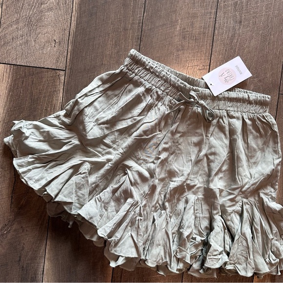 Mable Ruffle Shorts - Picture 3 of 7